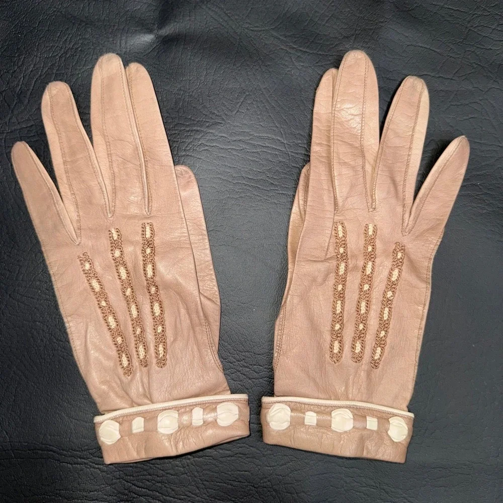 Vintage Chateau Tan Leather Gloves Made in France Embroidered Cream Trim